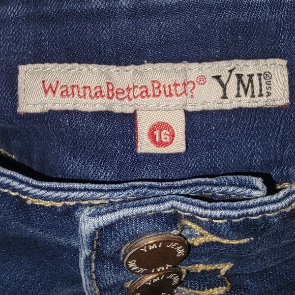 Wanna betta Butt jean shorts - Picture 3 of 3